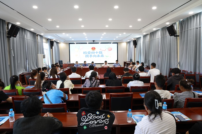 �찮������ʮ�� ͬ�Ļ�����δ�� ����������������Ժ��չδ�����˱���ϵ�л